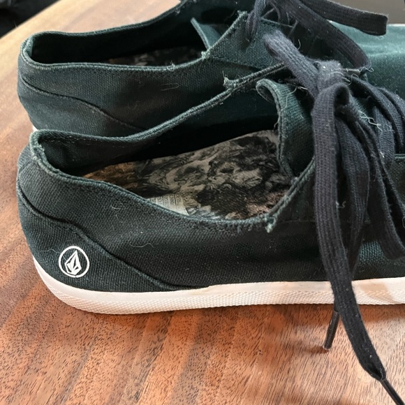 Black Volcom shoes - Picture 2 of 3